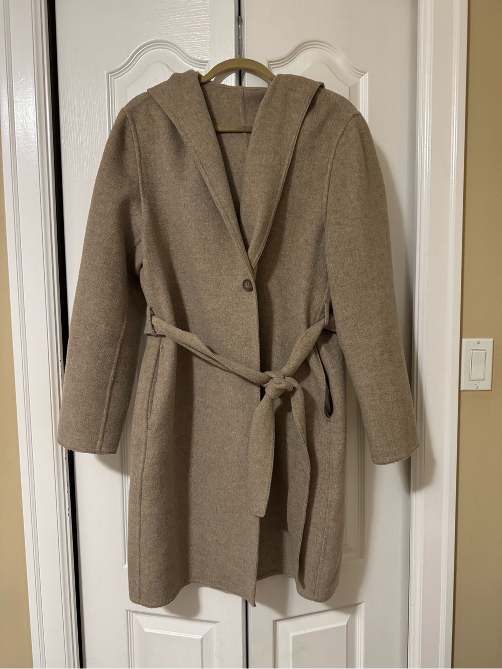 Uniqlo Women's Hooded Trench Coat in Light Brown/Tan